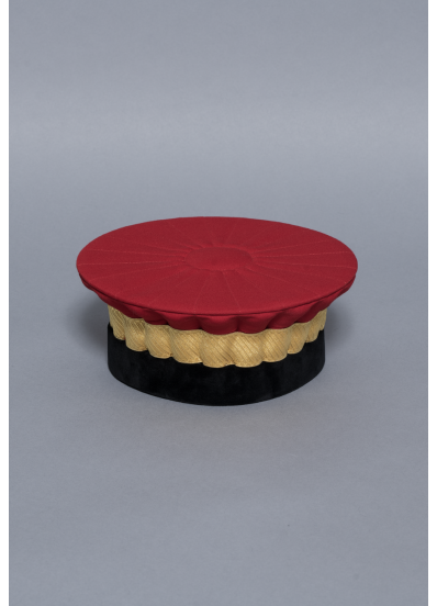 Toque en Toile Rouge 1 Galon Or