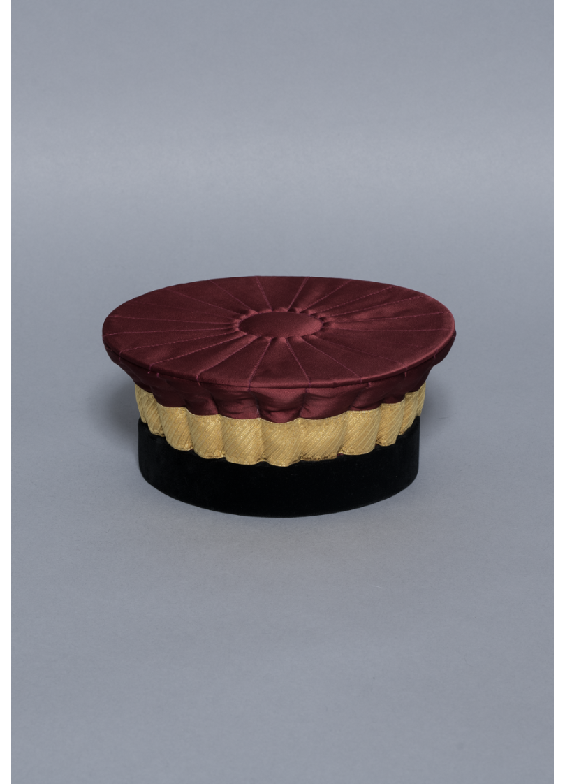 Toque en Satin Amarante 1 Galon Or Toque en Satin Amarante 1 Galon Or