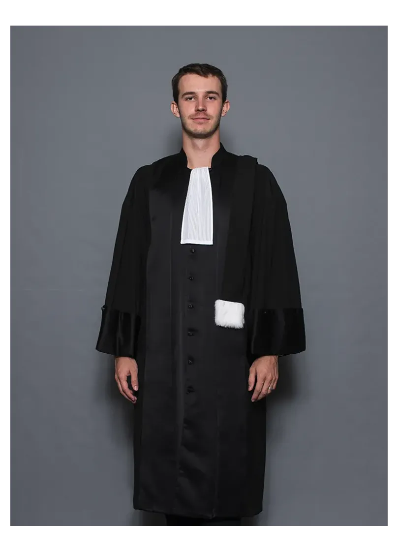 Robe Magistrat noire Tribunal Judiciaire - L'Indispensable Robe Magistrat noire Tribunal Judiciaire - L'Indispensable